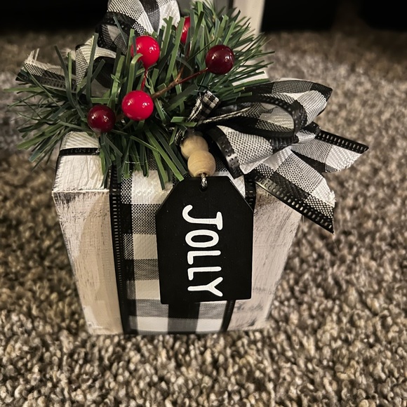 Wooden faux presents - Picture 4 of 6